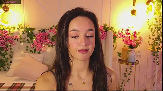 Snapshot of Lolly_Neal chatting on 10.19.25 Lolly Neal online show from 10.19.25