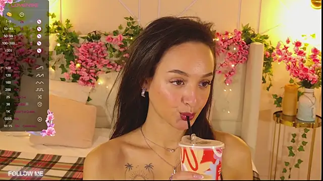 Snapshot of Lolly_Neal chatting on 10.20.25 Lolly Neal online show from 10.20.25