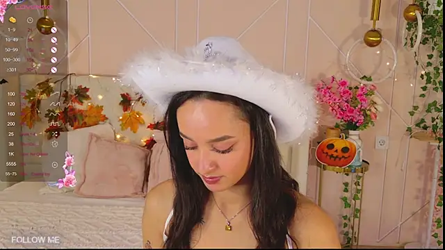 Snapshot of Lolly_Neal chatting on 10.29.25 Lolly Neal online show from 10.29.25