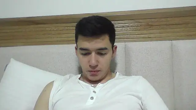 Snapshot of Estebitan_vm chatting on 10.11.25 Estebitan vm online show from 10.11.25