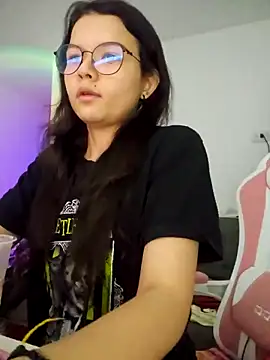 azumiichan online show from 10.24.25