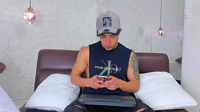 Bryson Collins  online show from 01.11.25