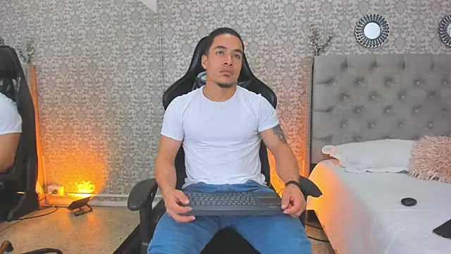 Bryson Collins  online show from 02.01.25