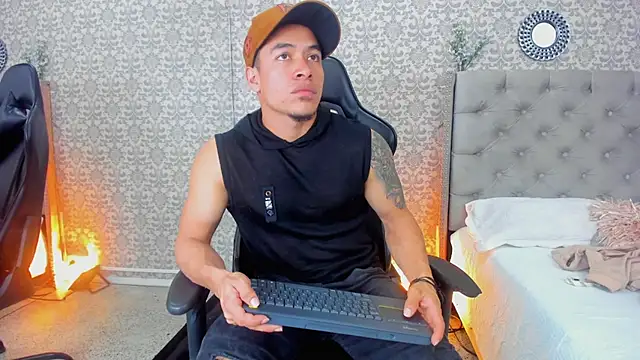 Bryson Collins  online show from 02.03.25