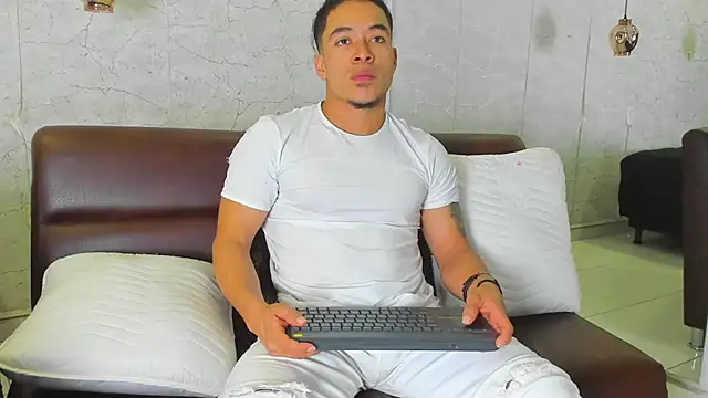 Bryson Collins  online show from 02.07.25