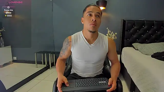 Bryson Collins  online show from 02.12.25
