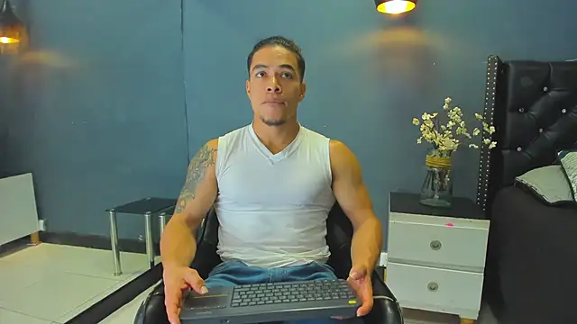 Bryson Collins  online show from 02.19.25