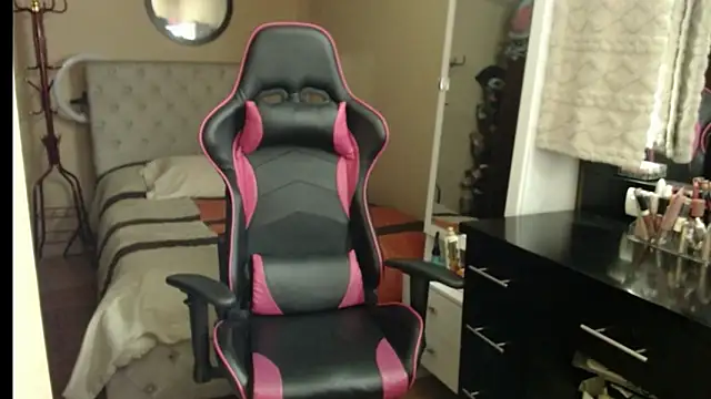 Snapshot of Carol_Scottt chatting on 10.22.25 Carol Scottt online show from 10.22.25