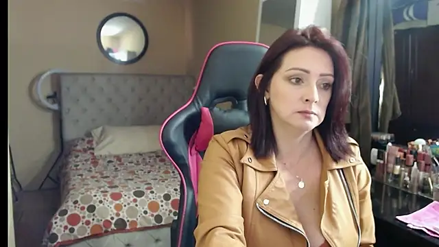 Snapshot of Carol_Scottt chatting on 10.31.25 Carol Scottt online show from 10.31.25