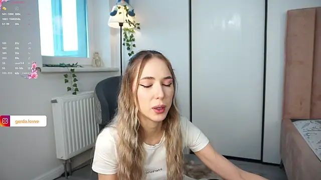 Snapshot of heidas_dream chatting on 09.25.25 heidas dream online show from 09.25.25