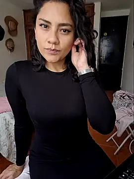 Thaliacooper  online show from 12.13.24