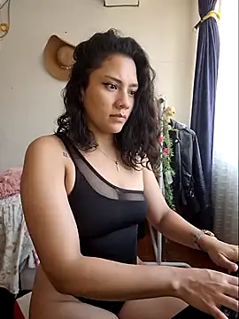 Thaliacooper  online show from 01.20.25