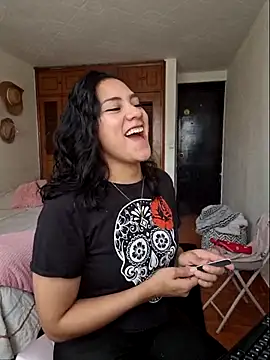 Thaliacooper  online show from 03.19.25