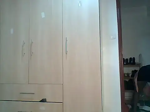 Oliviia  online show from 10.04.25