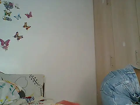 Oliviia  online show from 10.16.25