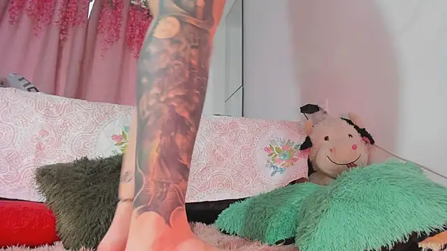 msschloee  online show from 10.09.25