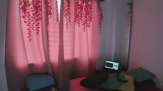 msschloee  online show from 11.09.25