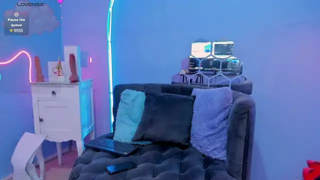 Megan Do Santos online show from 02.05.25