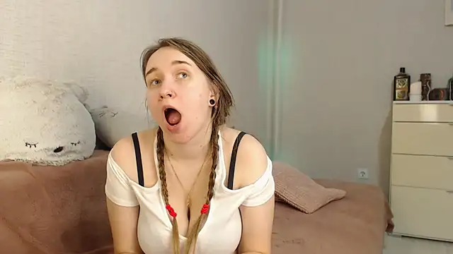 lovely hayley online show from 12.06.24