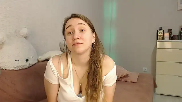 lovely hayley online show from 12.10.24