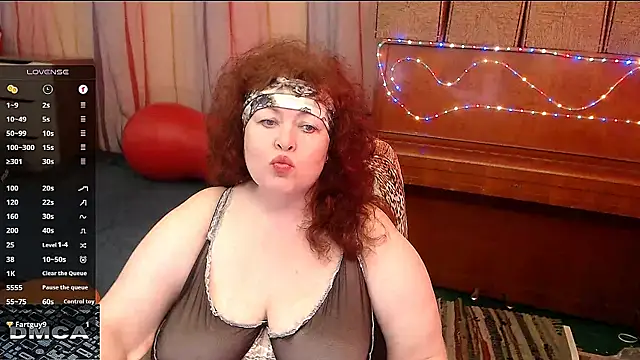 Snapshot of RoseRed69 chatting on 02.28.25 RoseRed69 online show from 02.28.25