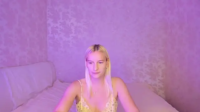 Snapshot of Amanda054 chatting on 10.01.25 Amanda054 online show from 10.01.25