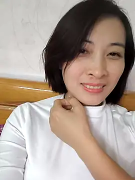 Snapshot of Sweets24 chatting on 12.19.24 Sweets24 online show from 12.19.24