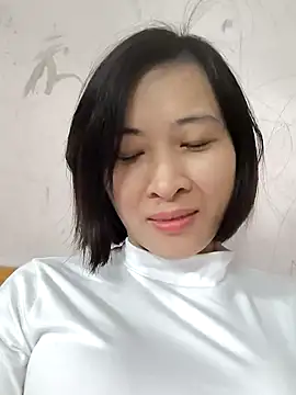 Snapshot of Sweets24 chatting on 12.19.24 Sweets24 online show from 12.19.24
