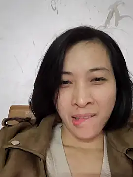 Snapshot of Sweets24 chatting on 12.21.24 Sweets24 online show from 12.21.24