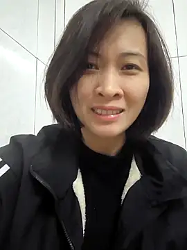 Snapshot of Sweets24 chatting on 02.27.25 Sweets24 online show from 02.27.25