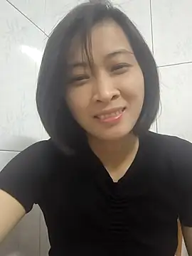 Snapshot of Sweets24 chatting on 03.18.25 Sweets24 online show from 03.18.25