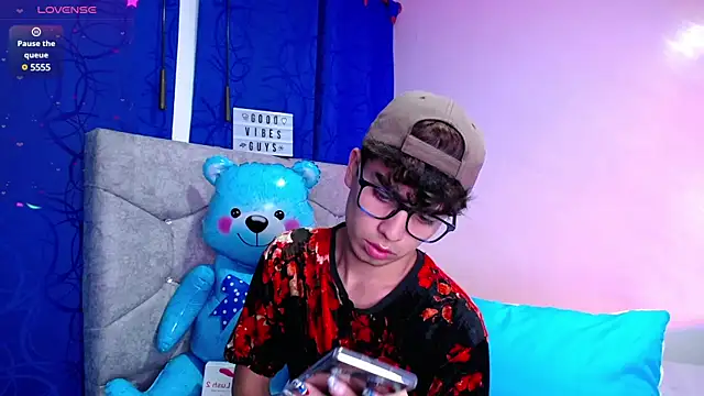 OwenBluee online show from 12.29.24