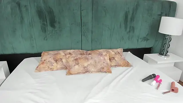 PandoraB  online show from 09.24.25