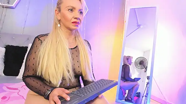 Snapshot of AnastasiaTaylor_ chatting on 02.28.25 AnastasiaTaylor online show from 02.28.25