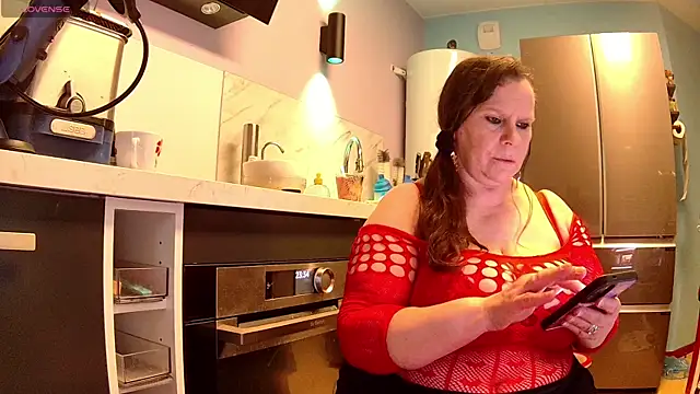 Snapshot of Endrocleia chatting on 10.09.25 Endrocleia online show from 10.09.25