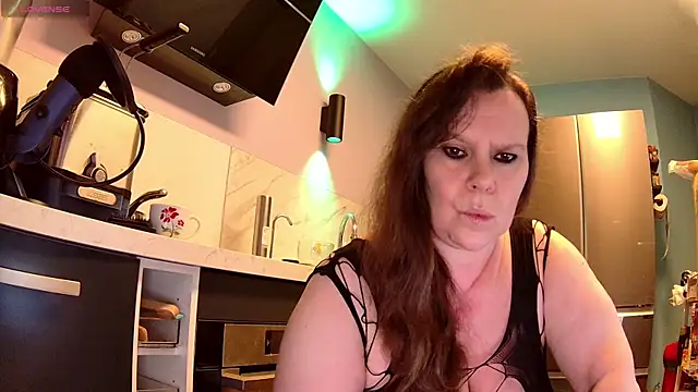 Snapshot of Endrocleia chatting on 10.21.25 Endrocleia online show from 10.21.25