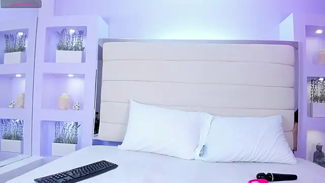 HelenaRoos online show from 11.13.25