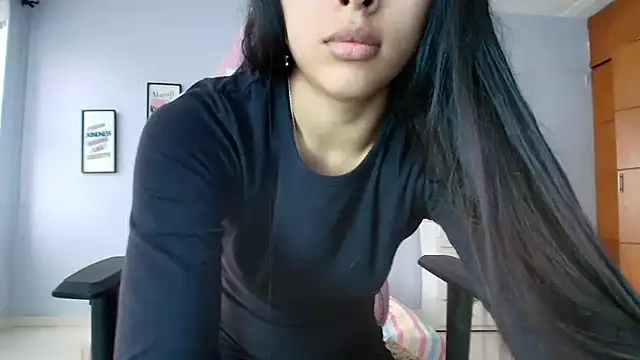 Snapshot of SweetLatiin_ chatting on 02.04.25 SweetLatiin online show from 02.04.25