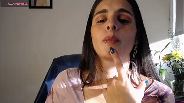 Snapshot of alma_violeta chatting on 01.26.25 alma violeta online show from 01.26.25