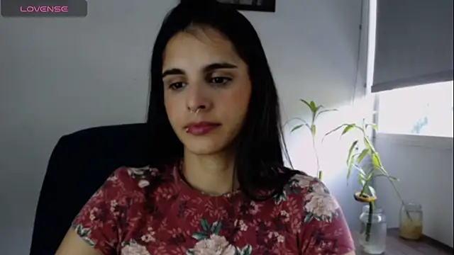 Snapshot of alma_violeta chatting on 03.22.25 alma violeta online show from 03.22.25