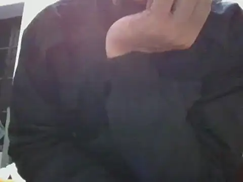 Snapshot of sexyvihan1 chatting on 12.31.24 sexyvihan1 online show from 12.31.24