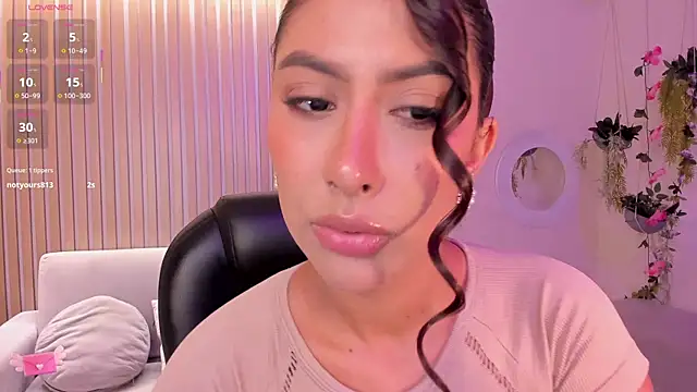 ArianaDumont online show from 10.11.25