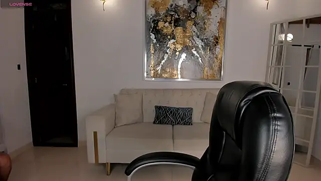 KatieStonne online show from 11.04.25