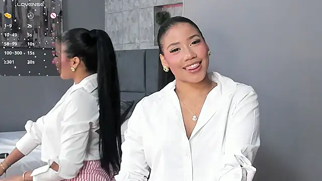 Salome Diaz  online show from 01.04.25