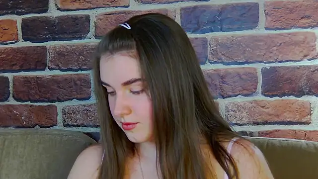 Sofia Hugs online show from 03.21.26