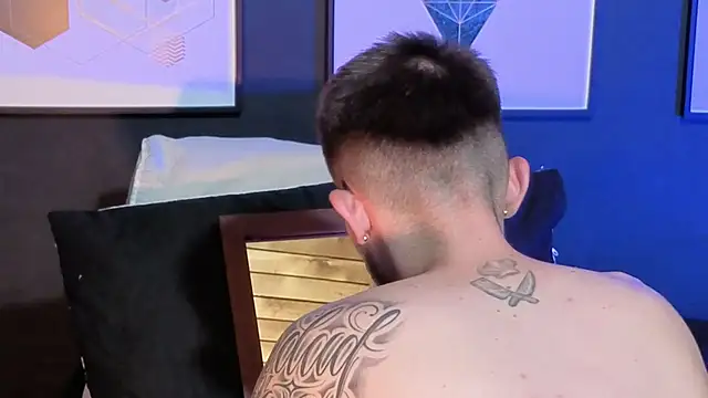 Dylanwhite23  online show from 04.02.26