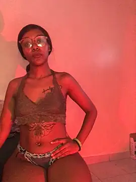 Snapshot of naughtybitches5 chatting on 04.03.26 naughtybitches5 online show from 04.03.26