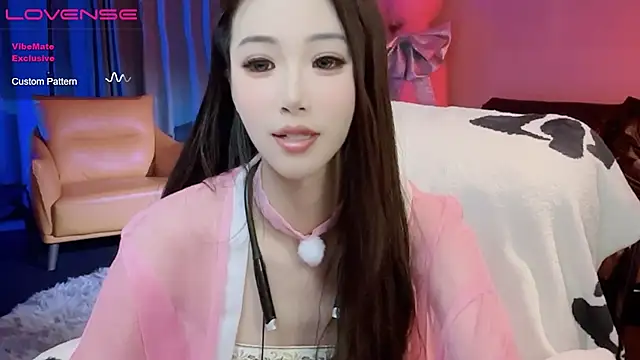 Snapshot of JoooJo_ chatting on 02.19.25 JoooJo online show from 02.19.25