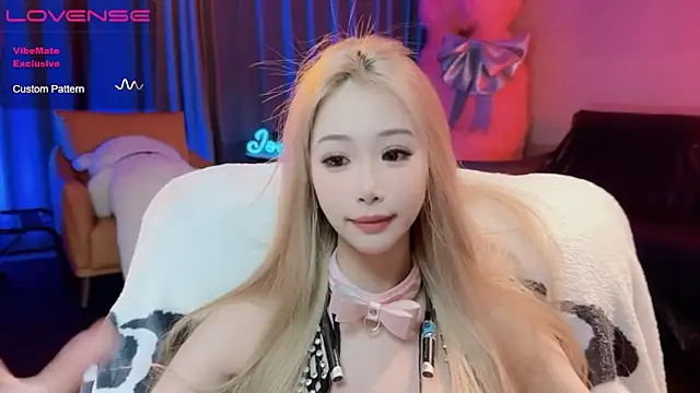 Snapshot of JoooJo_ chatting on 03.17.25 JoooJo online show from 03.17.25