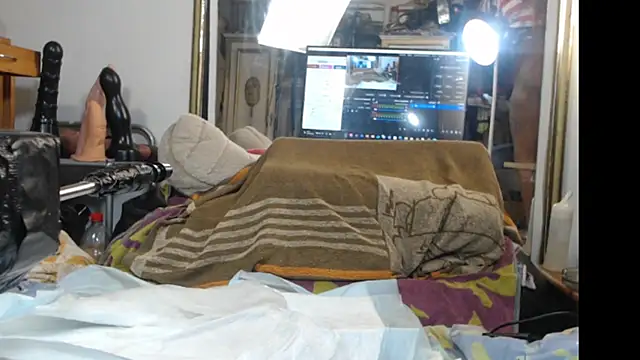 Snapshot of Jennytop chatting on 09.19.25 Jennytop online show from 09.19.25